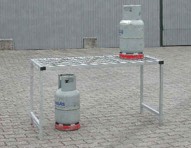 Lagertisch für Gasflaschencontainer, Typ 300, 3000x800x600mm BxHxT für 10 Flaschen a 11kg